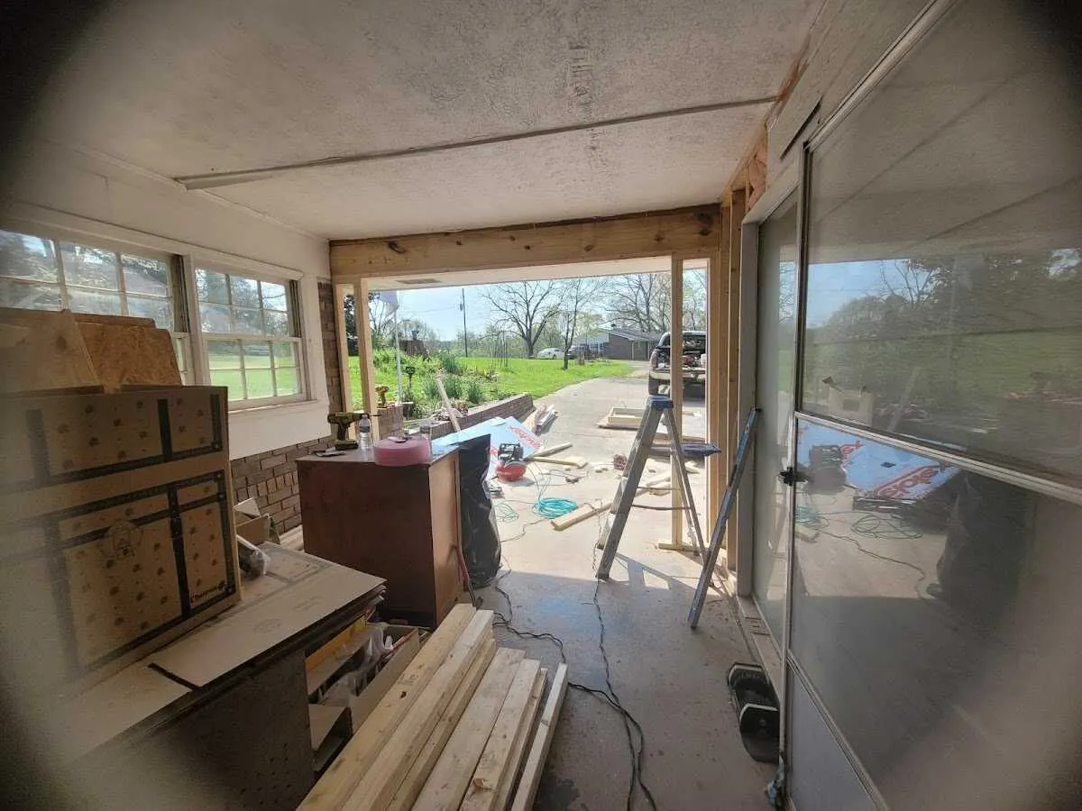 Air movers and dehumidifier for Water Mitigation Services in Iron Mountain